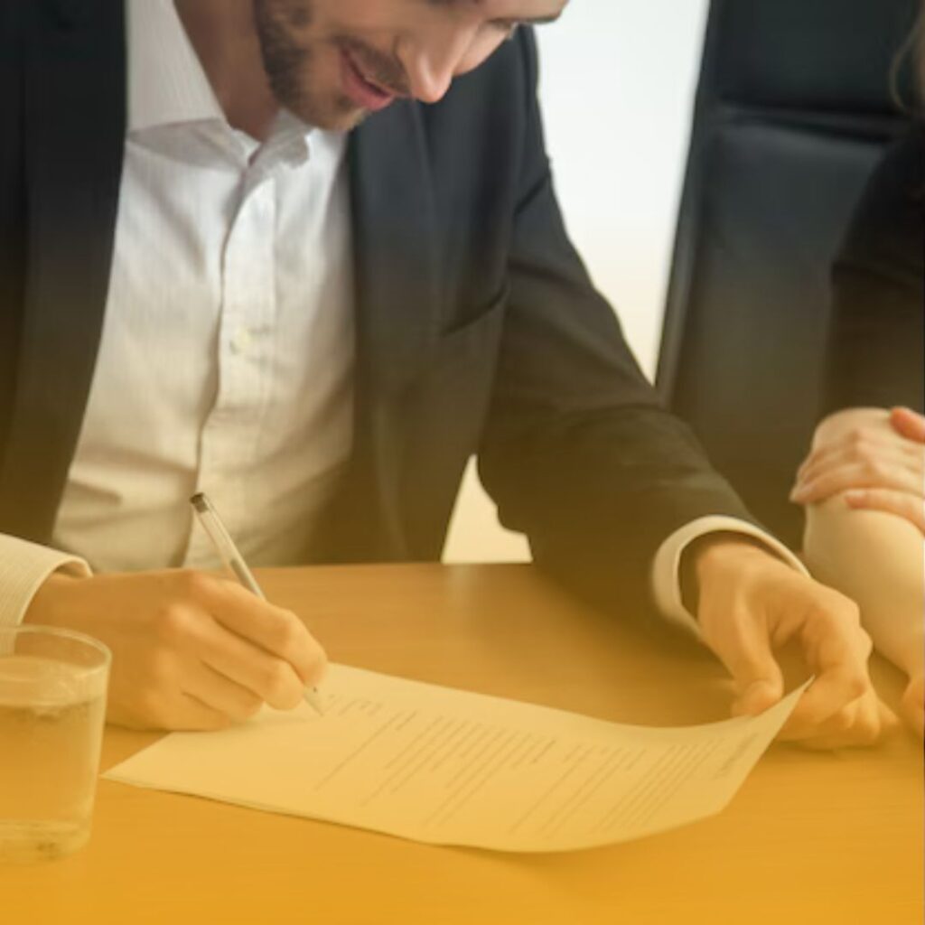 Dicas de Especialistas: Quando Procurar um Advogado para Revisar seu Contrato Bancário